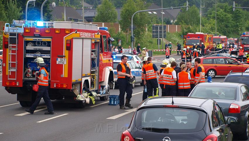 Schwerer Unfall mit Reisebus Lohmar Donrather Dreieck P281.JPG